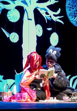 L'INSOLITO CAPPUCCETTO ROSSO